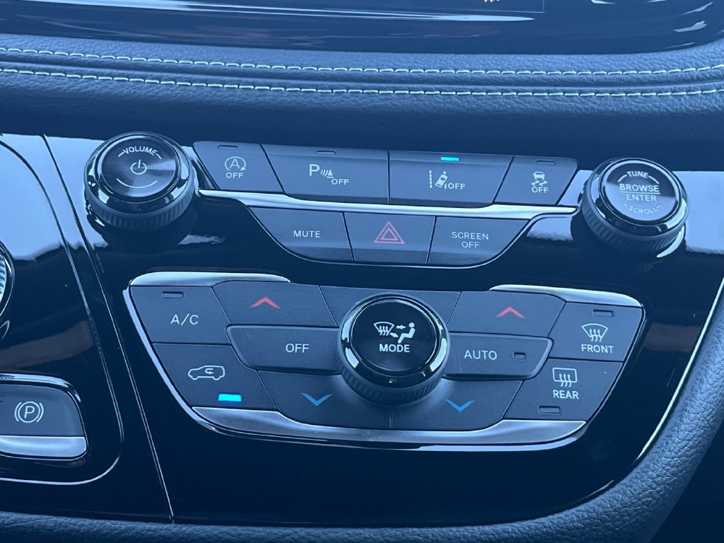 New 2026 Chrysler Pacifica Select FWD image 4