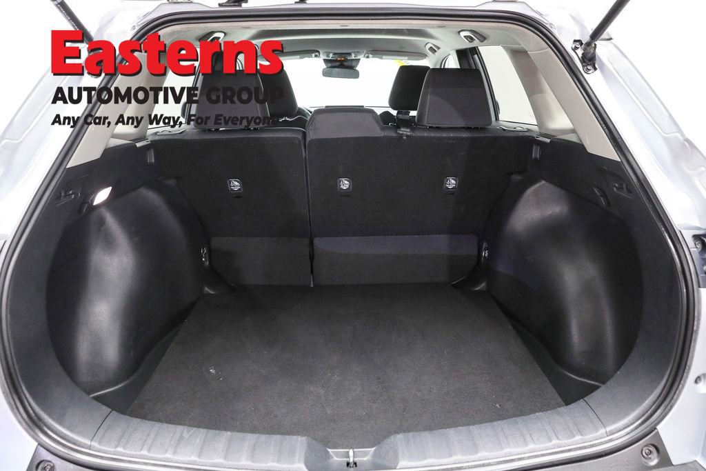 Used 2024 Toyota Corolla Cross LE image 9