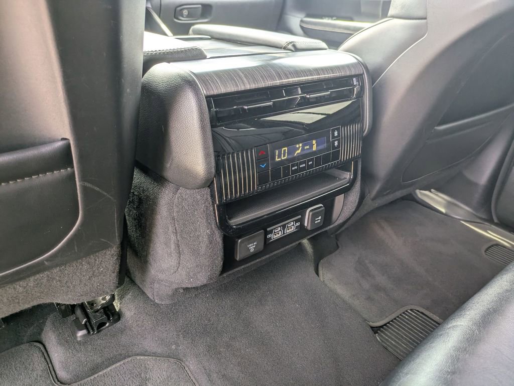 Used 2024 Jeep Wagoneer Series II w/ Flexible Seating Group image 27