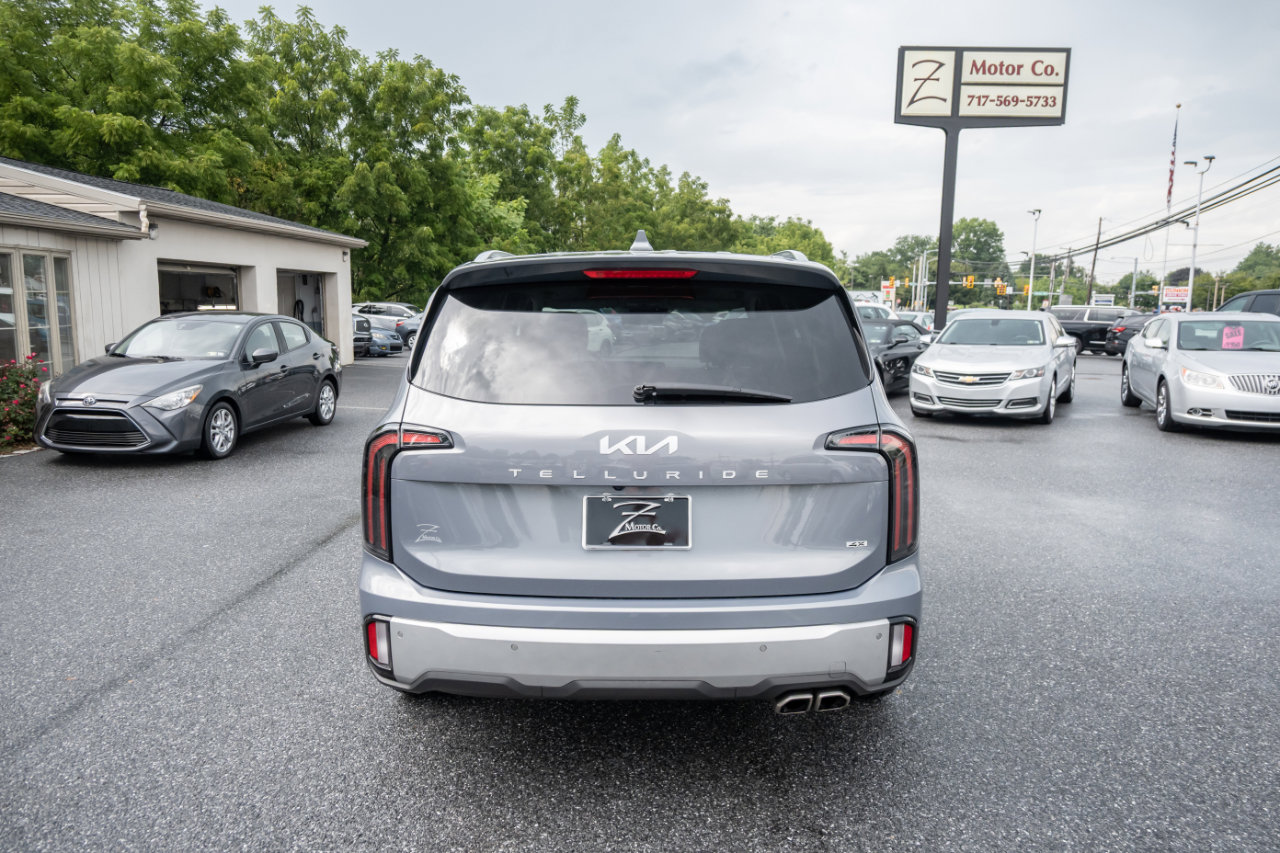 Used 2024 Kia Telluride EX w/ EX Captain's Chair Package image 10
