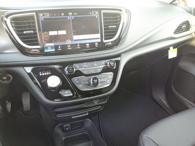 New 2026 Chrysler Pacifica Select w/ S Appearance Package FWD image 20