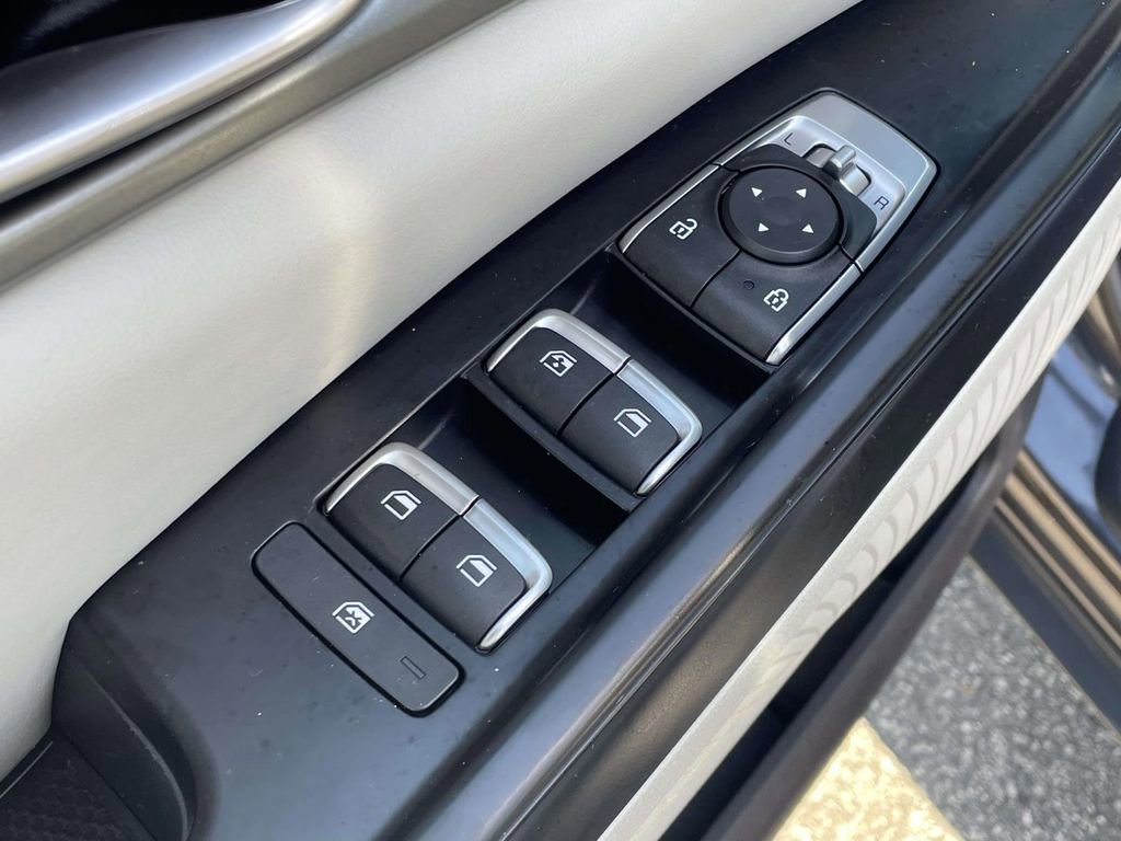 Used 2022 Kia Carnival LX image 15