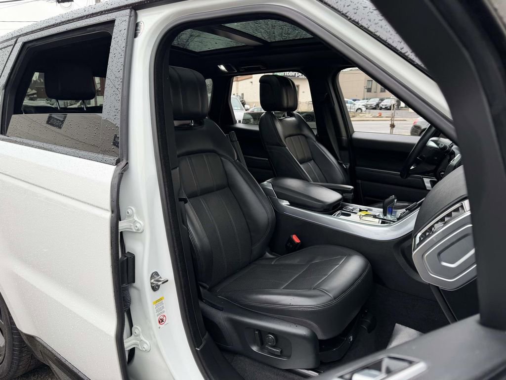 Used 2020 Land Rover Range Rover Sport HSE image 10