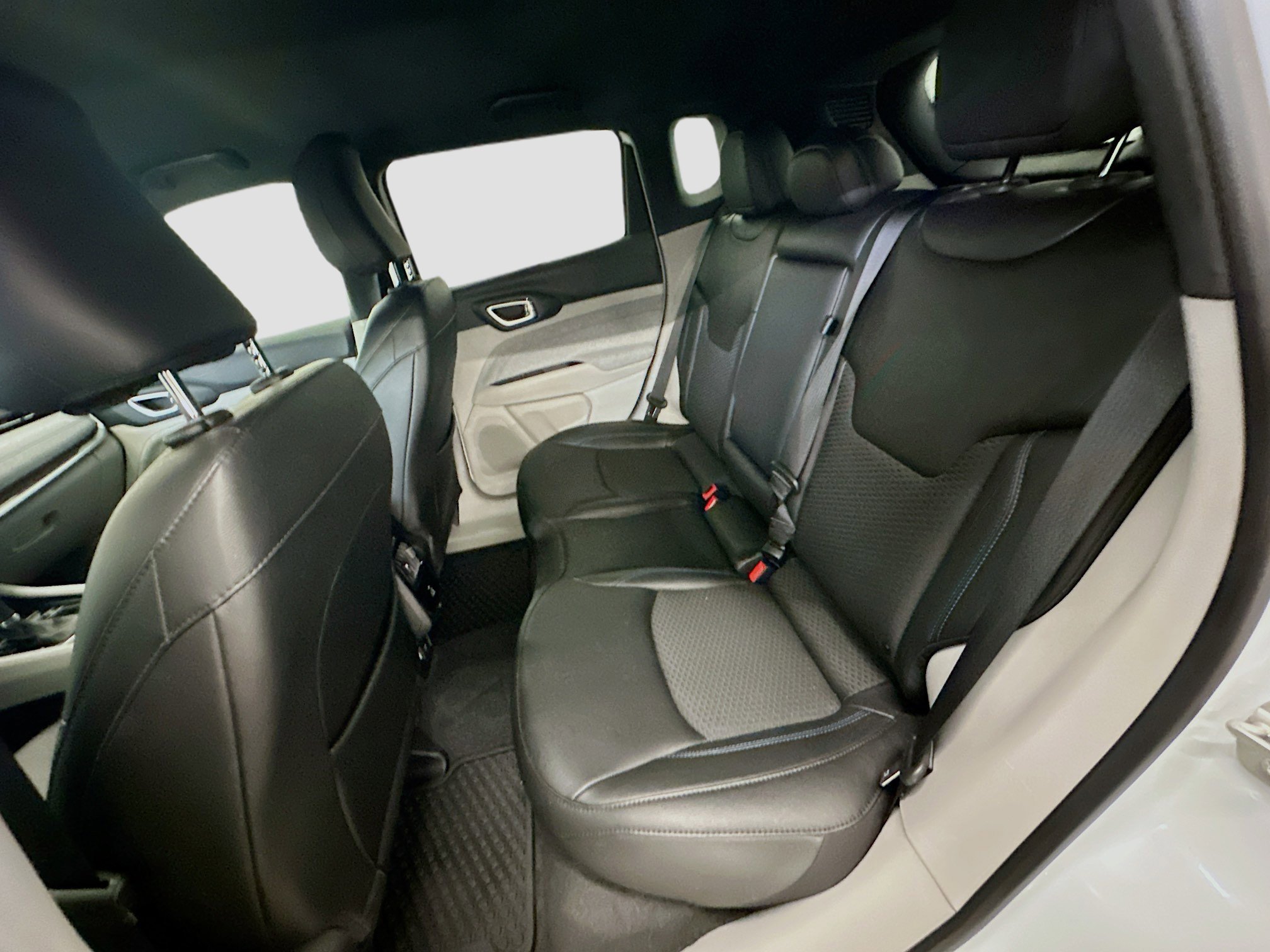 Used 2024 Jeep Compass Latitude w/ Convenience Group image 28