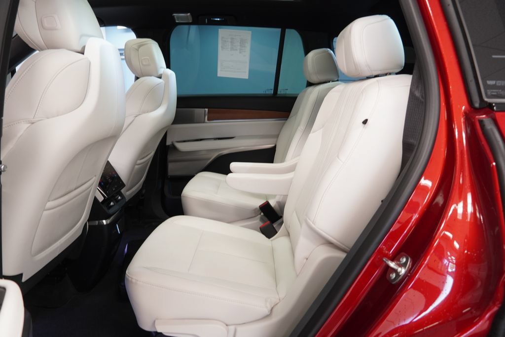Used 2026 Cadillac Vistiq Sport AWD/4WD image 28