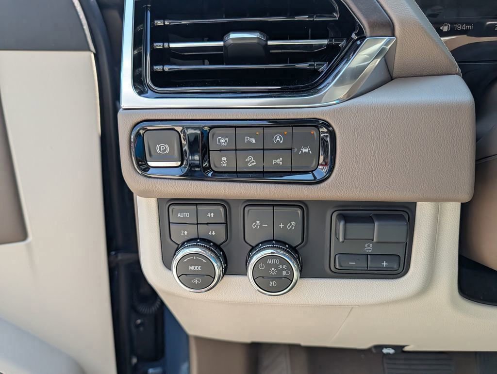 New 2026 GMC Yukon Denali w/ Denali Reserve Package AWD/4WD image 17