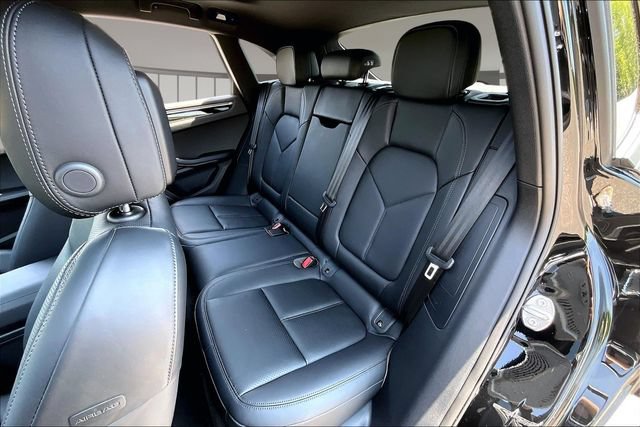 Used 2025 Porsche Macan AWD/4WD image 21