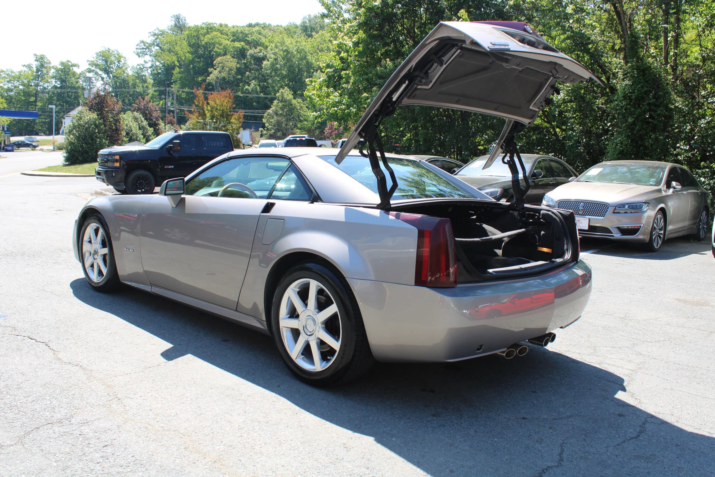 Used 2005 Cadillac XLR RWD image 21