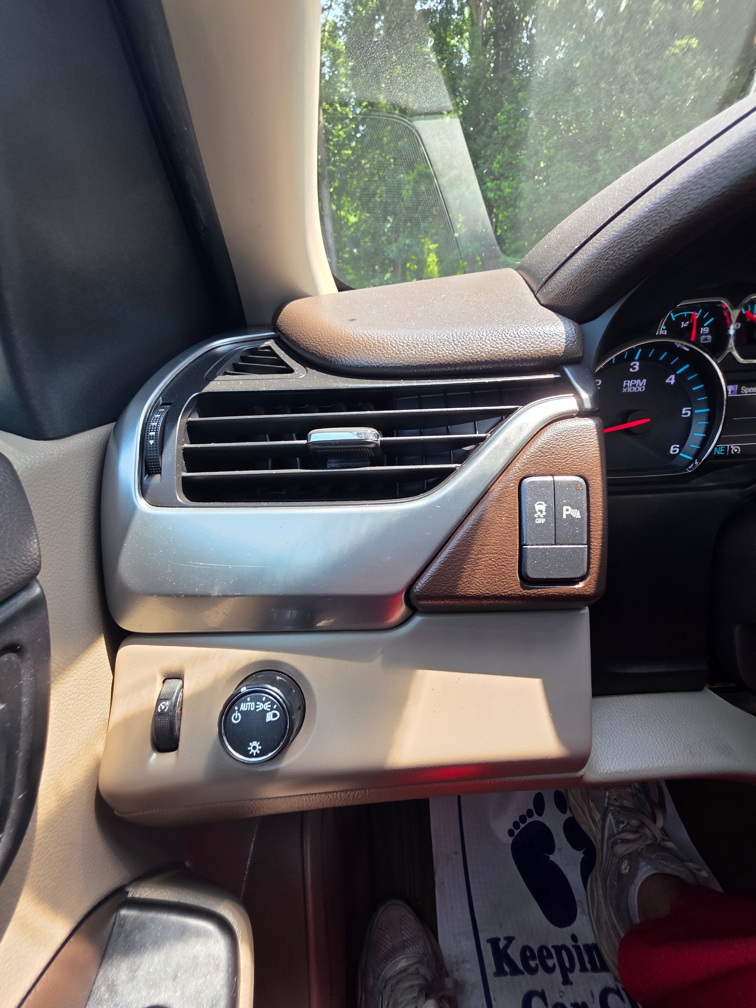 Used 2018 Chevrolet Tahoe LS RWD image 17