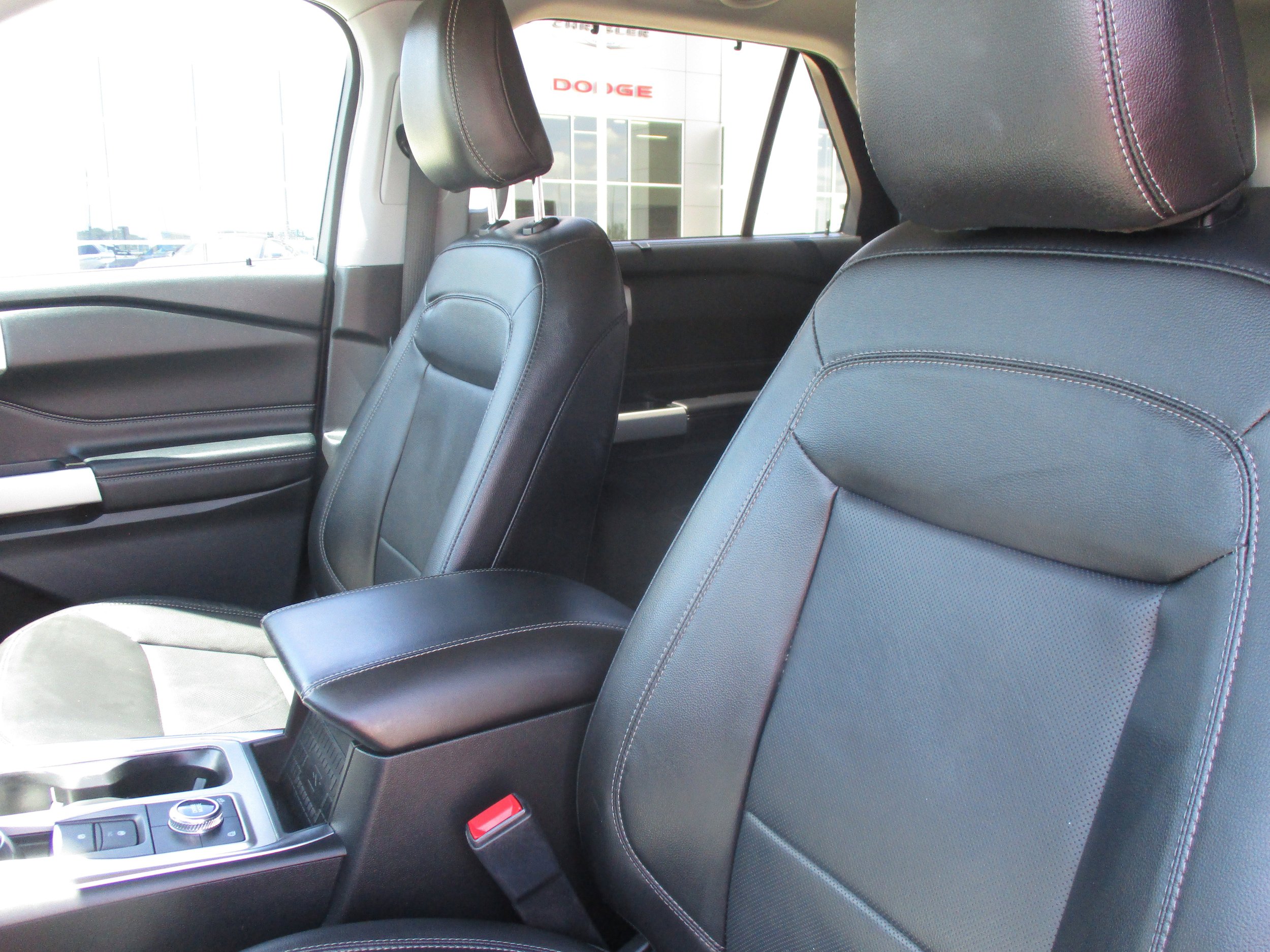 Used 2022 Ford Explorer Limited w/ Hybrid Equipment Group 310A AWD/4WD image 41