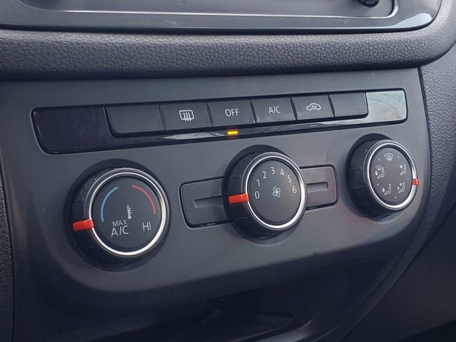 Used 2014 Volkswagen Tiguan S image 23