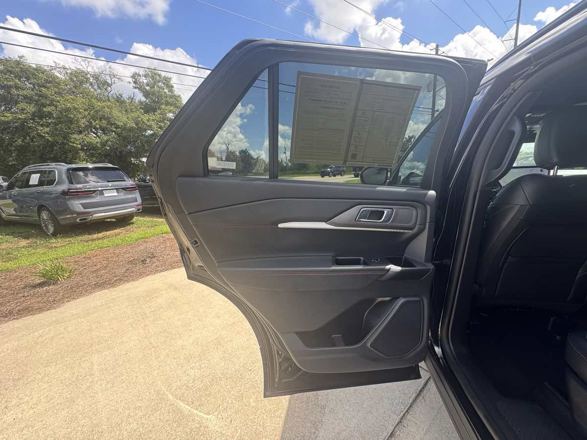 Used 2025 Ford Explorer ST-Line w/ ST-Line Street Pack AWD/4WD image 24