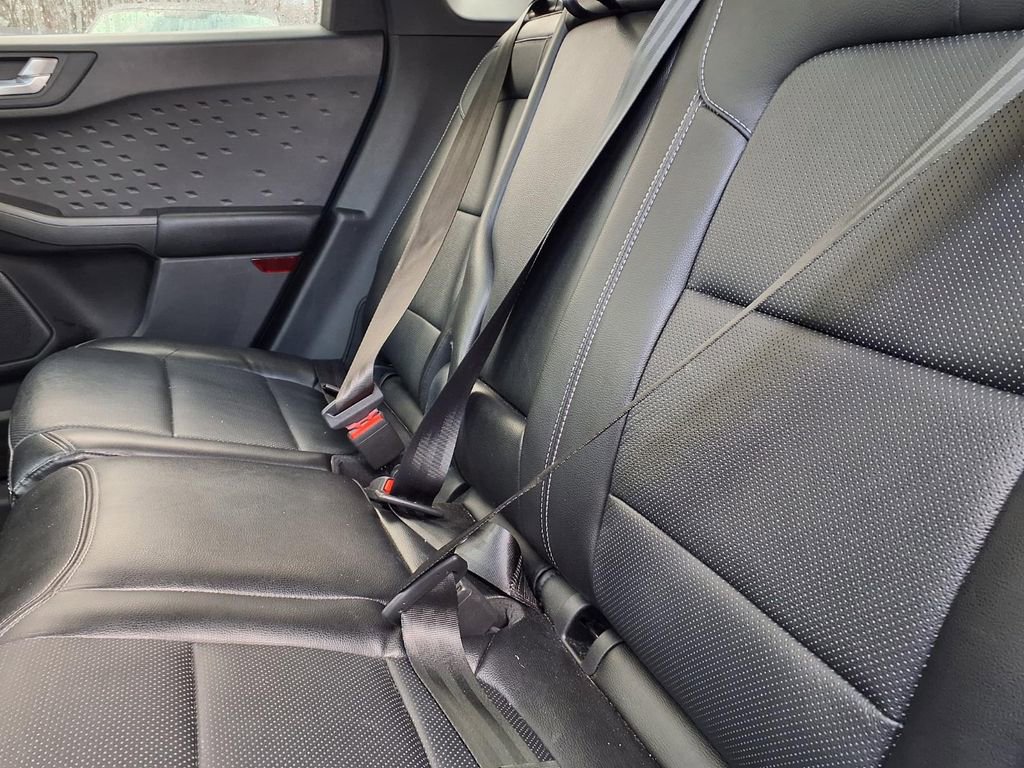 Used 2020 Ford Escape Titanium image 5