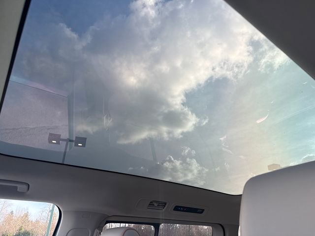 Used 2025 Volkswagen ID. Buzz 1st Edition image 34