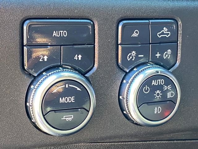Used 2024 GMC Sierra 1500 SLT AWD/4WD image 15
