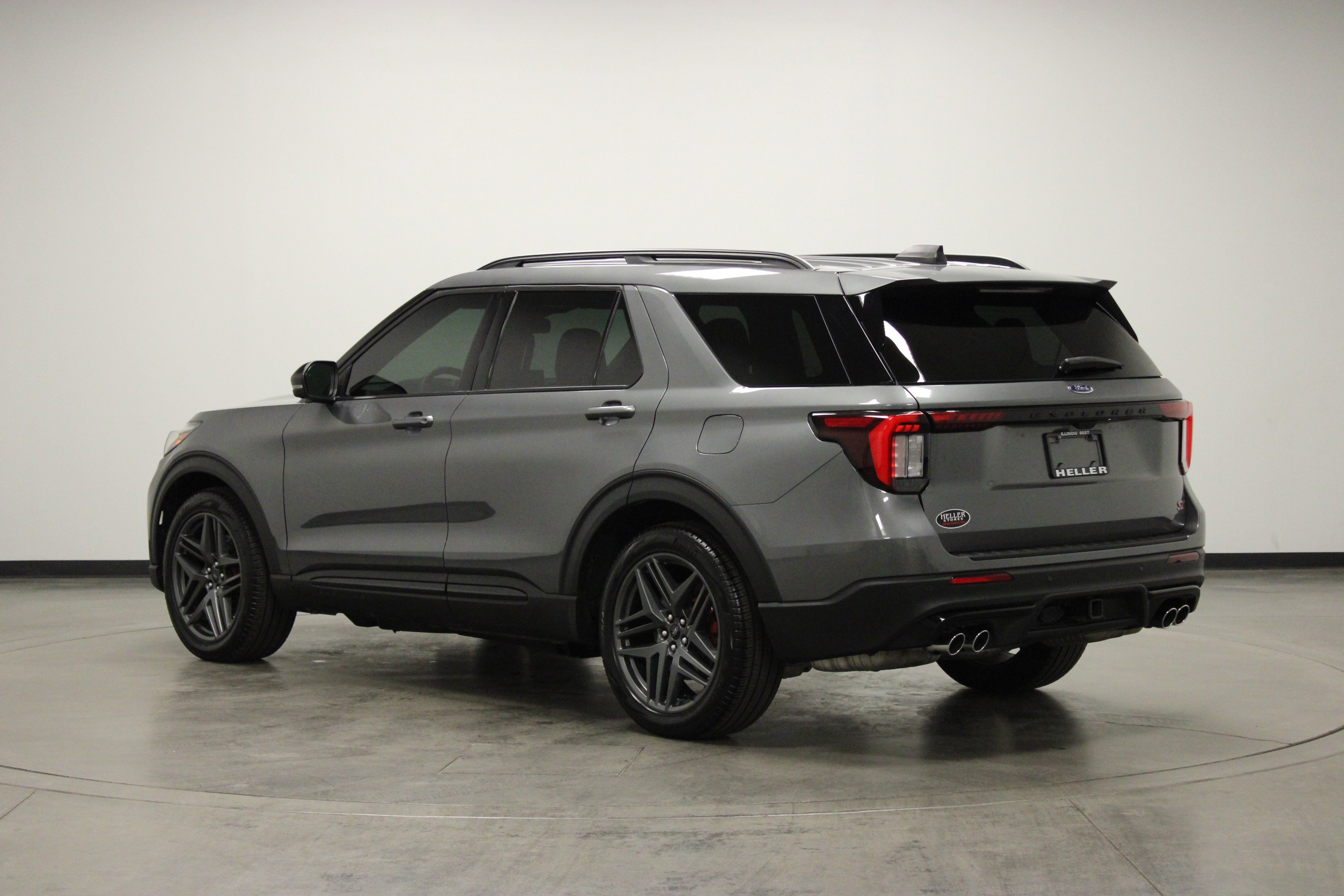 Used 2025 Ford Explorer ST image 6