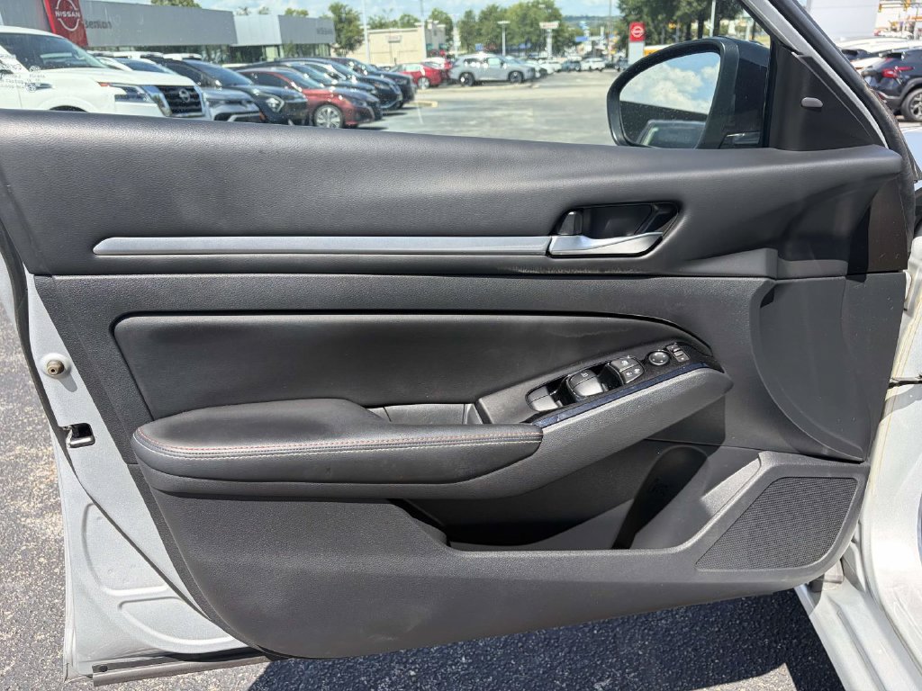 Used 2024 Nissan Altima 2.0 SR FWD image 15