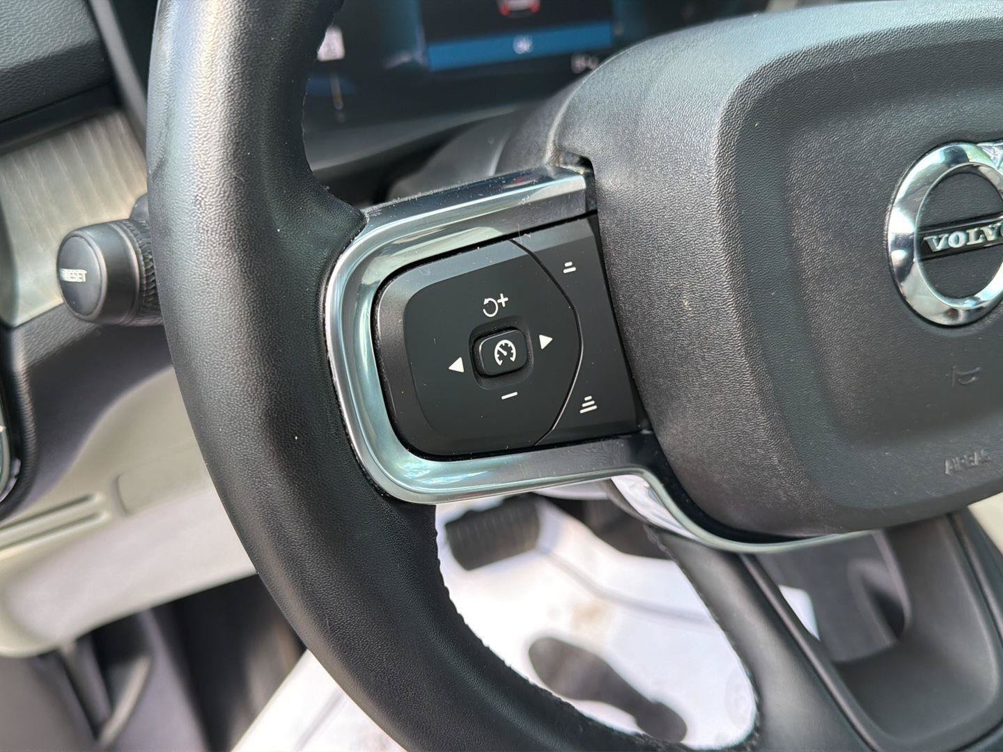 Used 2023 Volvo XC40 B5 Plus w/ Climate Package AWD/4WD image 18