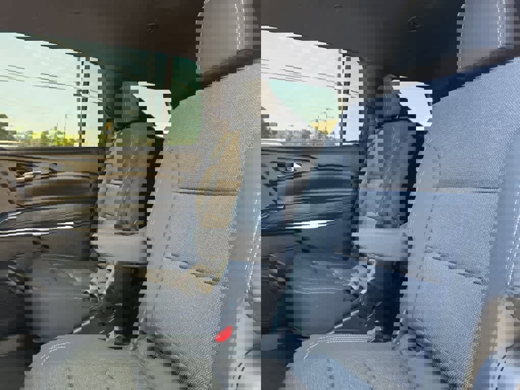 Used 2025 Chevrolet Traverse LT w/ Driver Confidence Package image 29