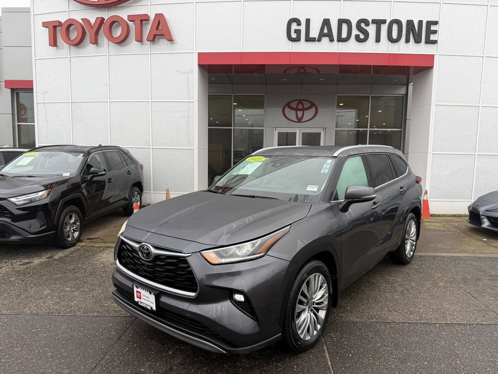 Certified 2022 Toyota Highlander Platinum image 1