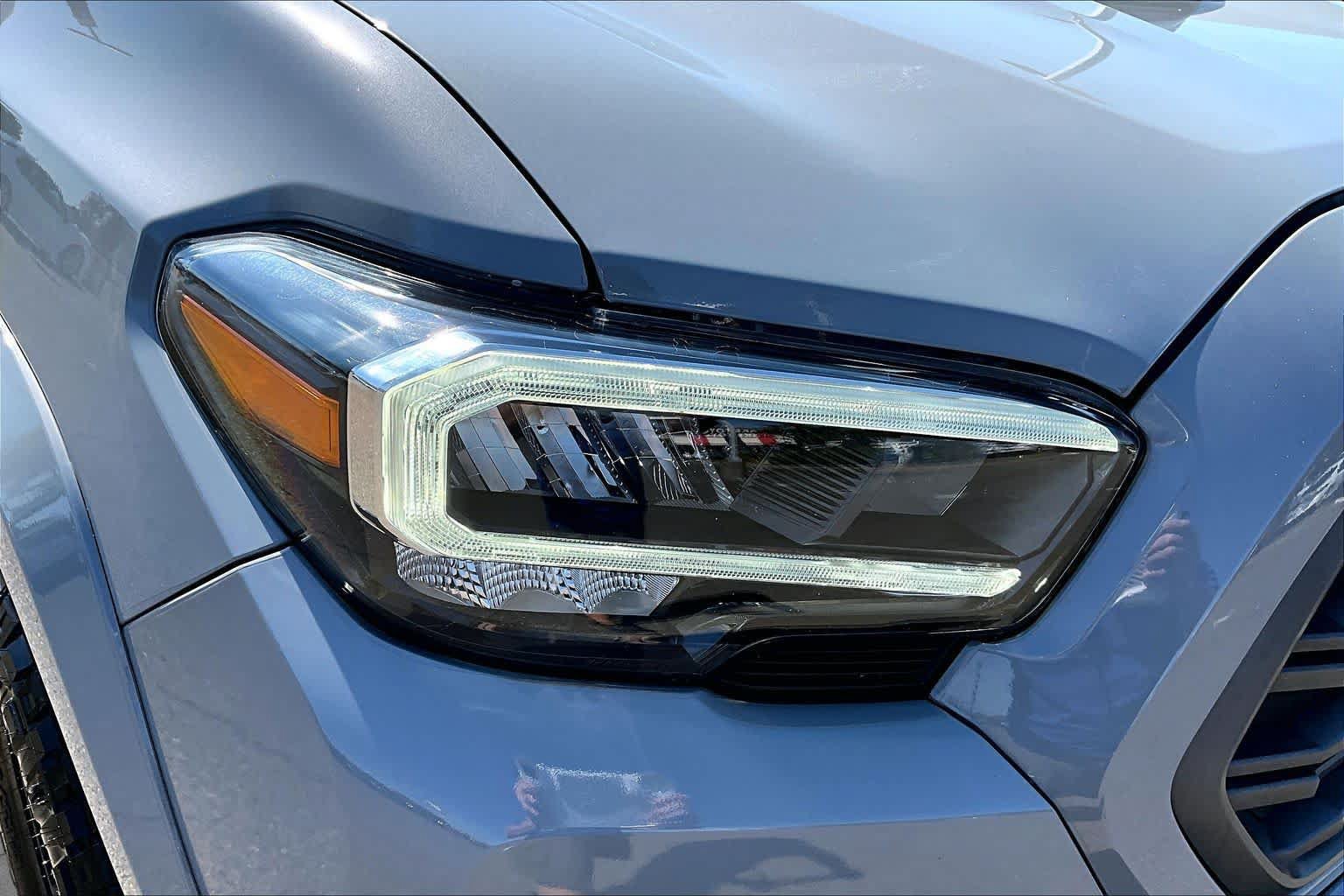 Certified 2020 Toyota Tacoma TRD Sport w/ TRD Premium Sport Package AWD/4WD image 27