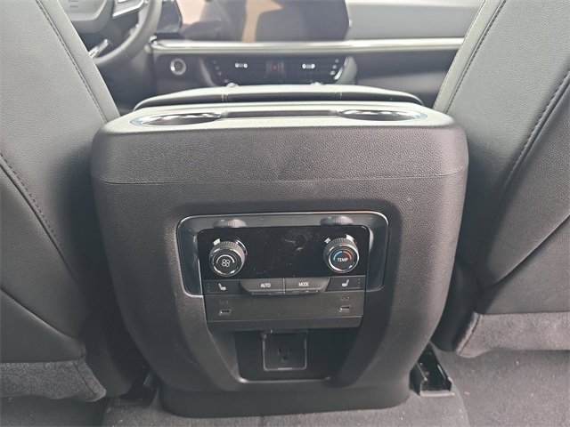 New 2025 Chevrolet Suburban Premier image 21