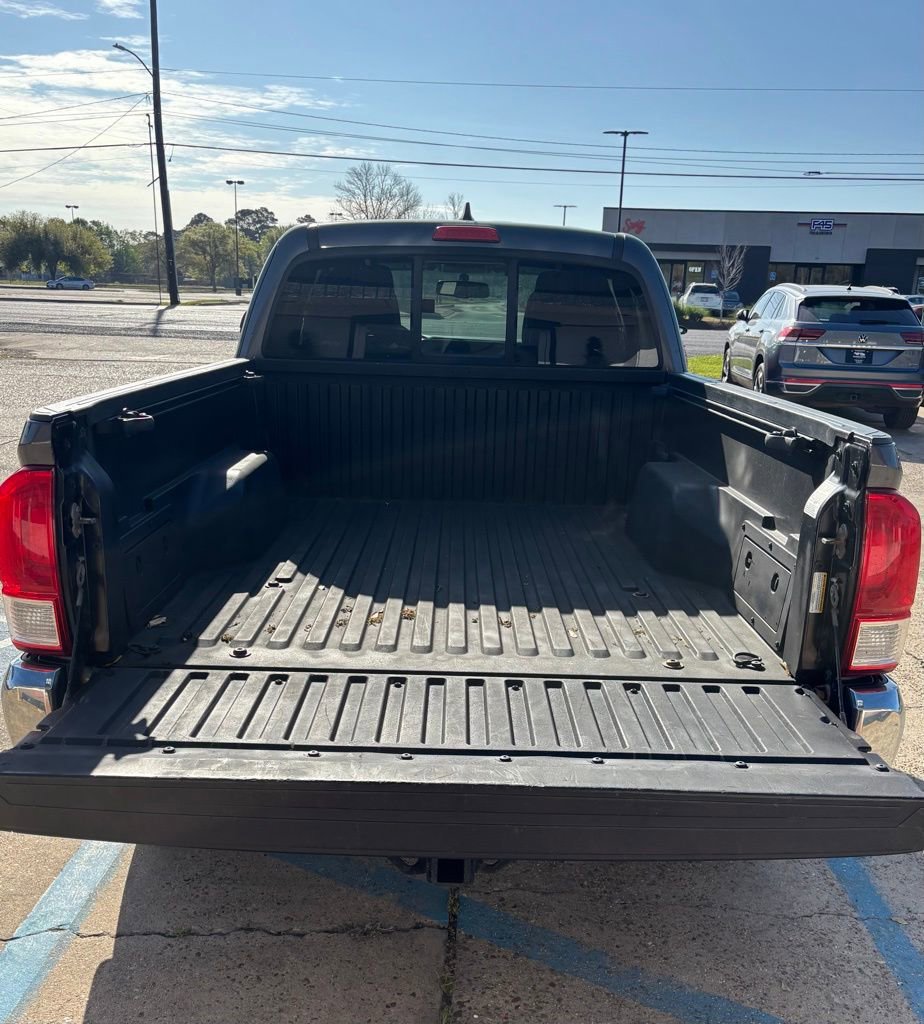 Used 2016 Toyota Tacoma SR5 w/ SR5 Appearance Package (SN) image 7