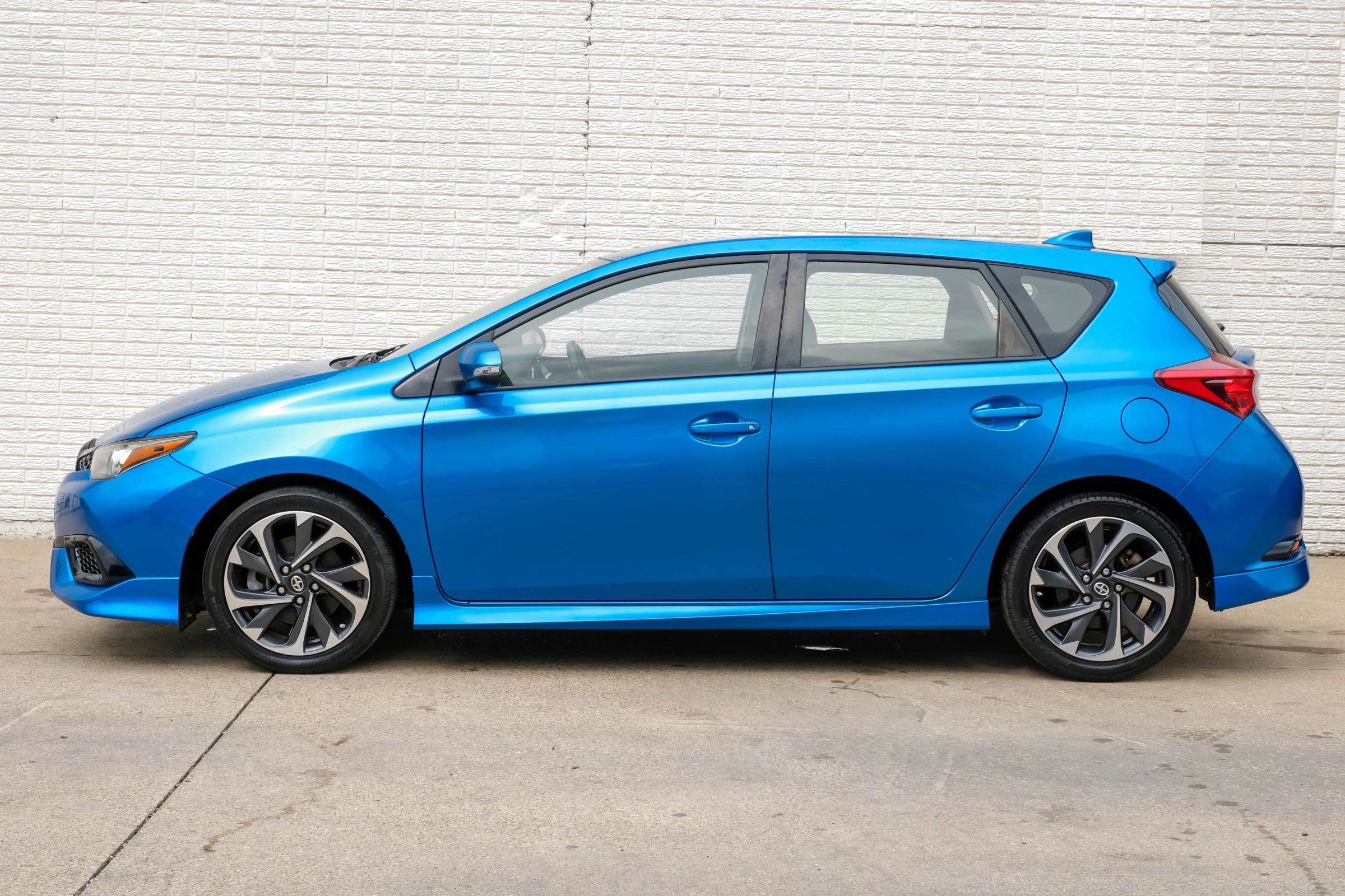 Used 2016 Scion iM Hatchback 4D image 10