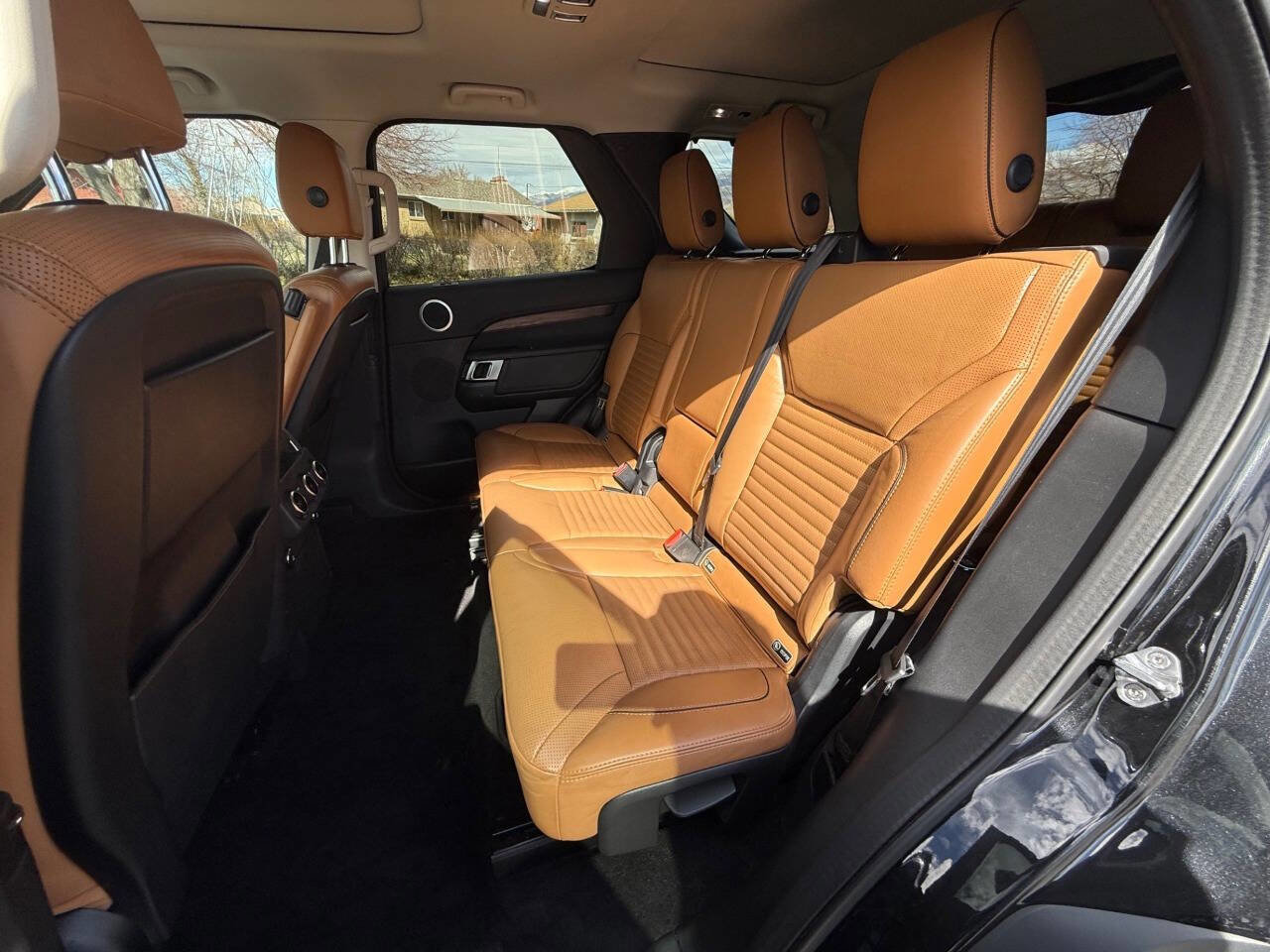 Used 2020 Land Rover Discovery HSE image 11