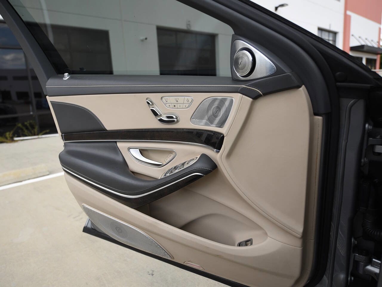 Used 2015 Mercedes-Benz S 63 AMG 4MATIC Sedan w/ Executive Rear Seat Package image 26