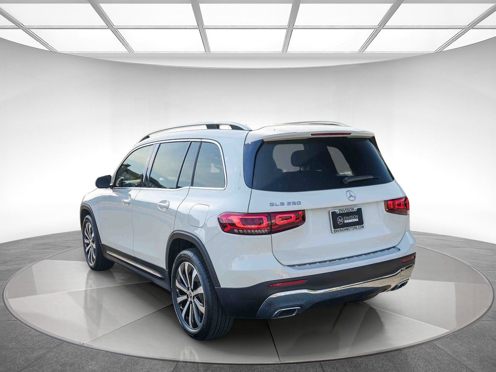 Used 2022 Mercedes-Benz GLB 250 image 2