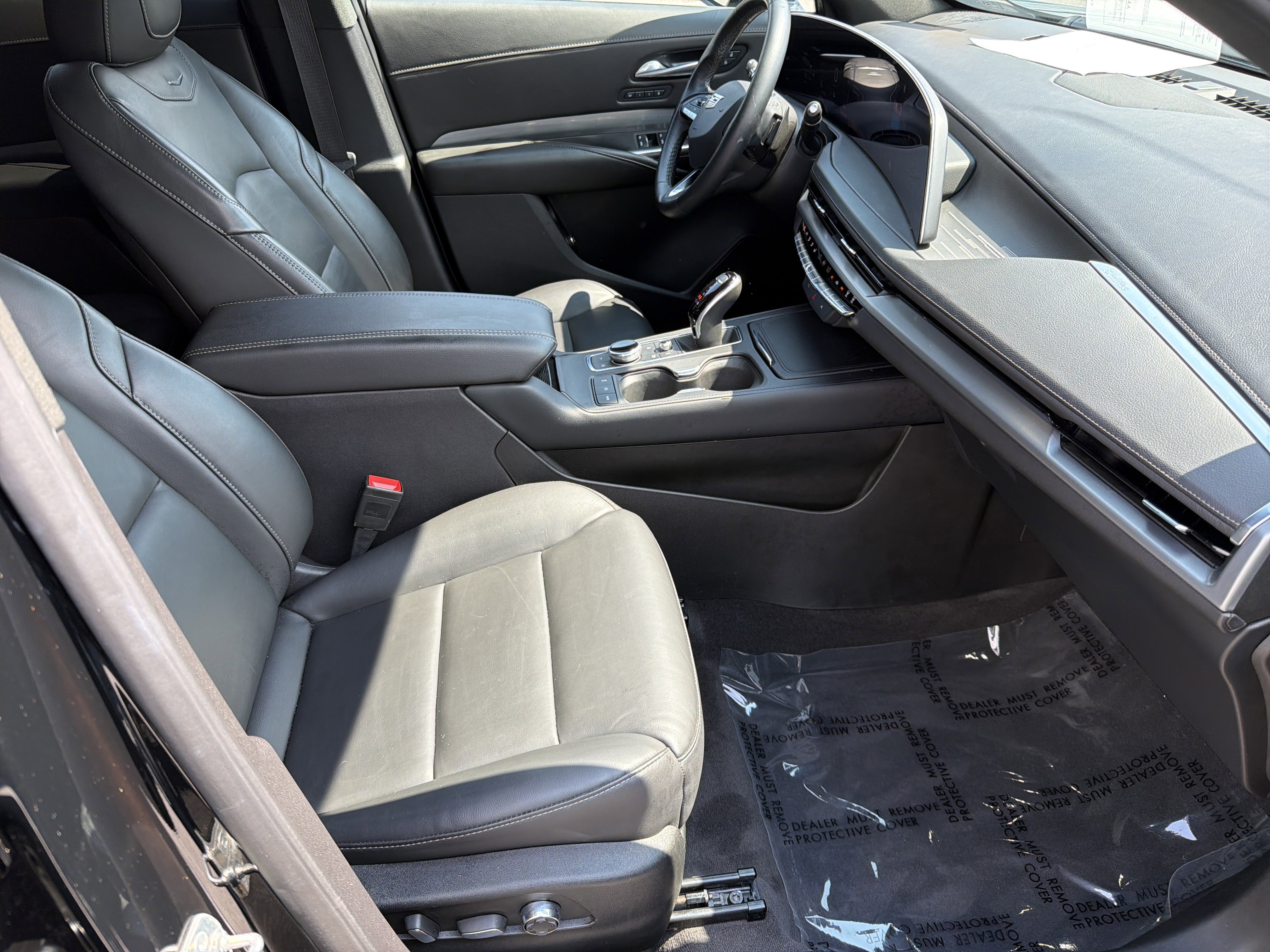 Used 2025 Cadillac XT4 Premium Luxury FWD image 7