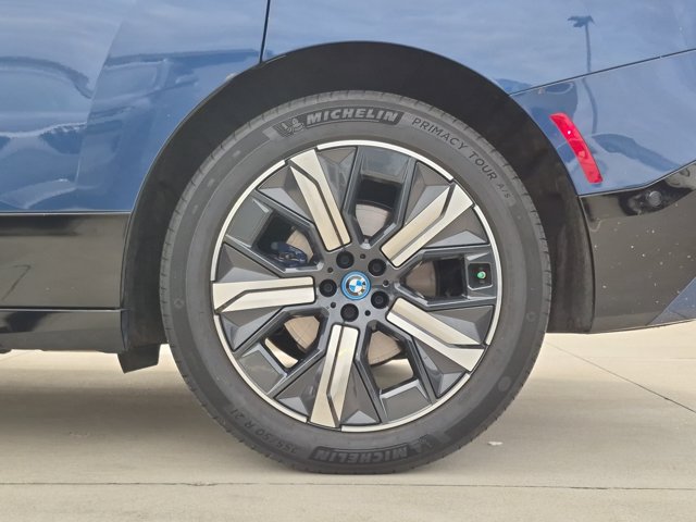 Used 2024 BMW iX xDrive50 w/ Sport Package AWD/4WD image 14