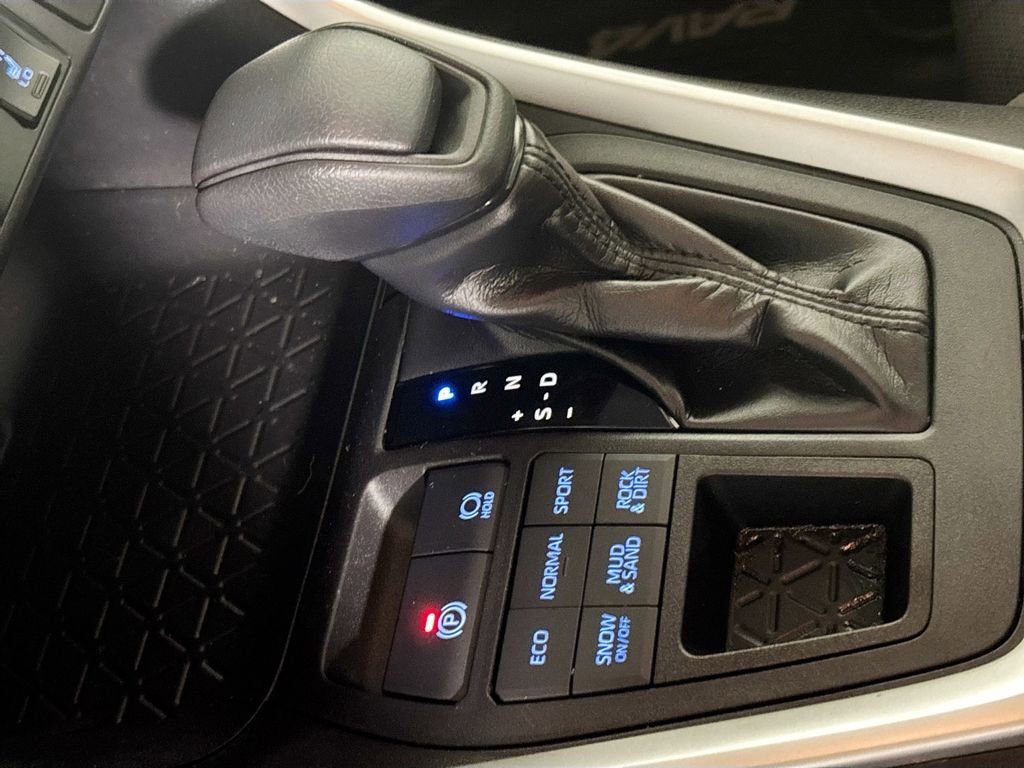 Used 2019 Toyota RAV4 XLE w/ Convenience Package image 17