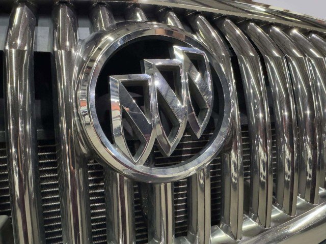 Used 2011 Buick Enclave CX image 16