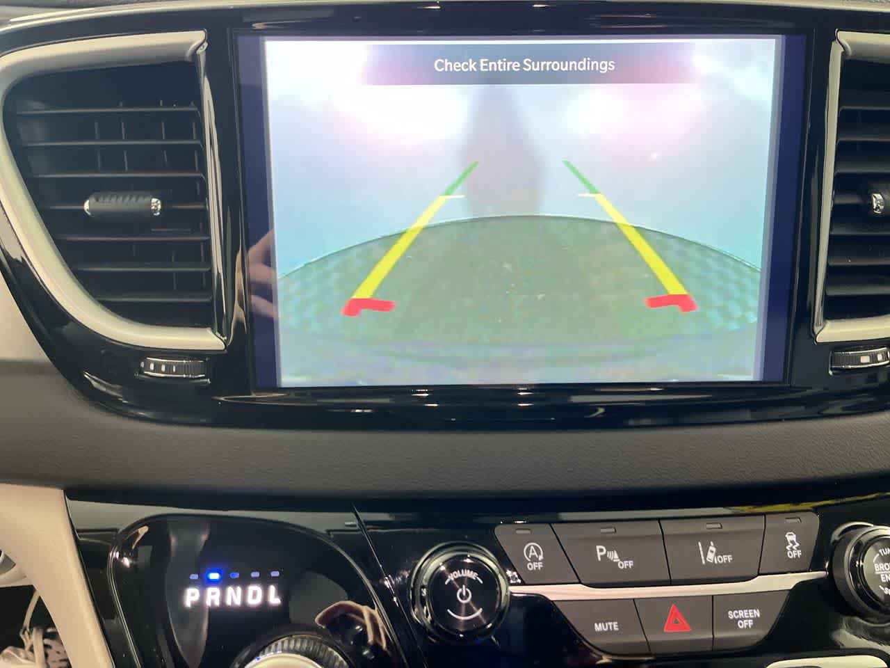 Used 2024 Chrysler Pacifica Touring-L FWD image 19