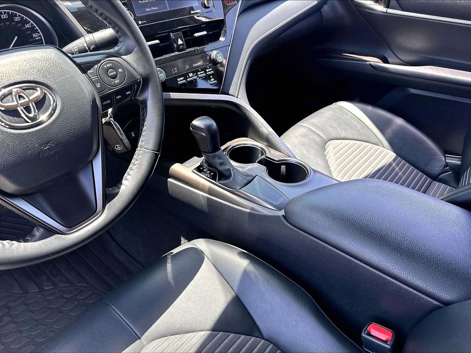 Used 2021 Toyota Camry SE w/ Carpet Mat Package (TMS) FWD image 19