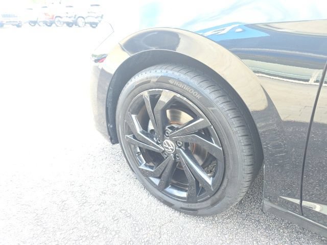 Used 2025 Volkswagen Jetta SE FWD image 12