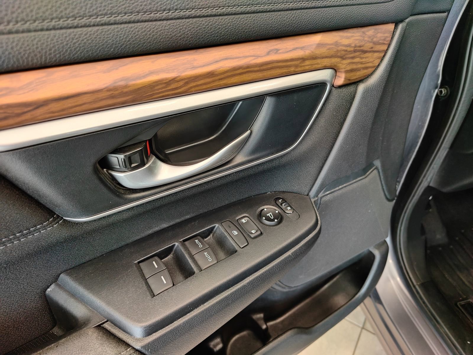 Used 2019 Honda CR-V EX image 9