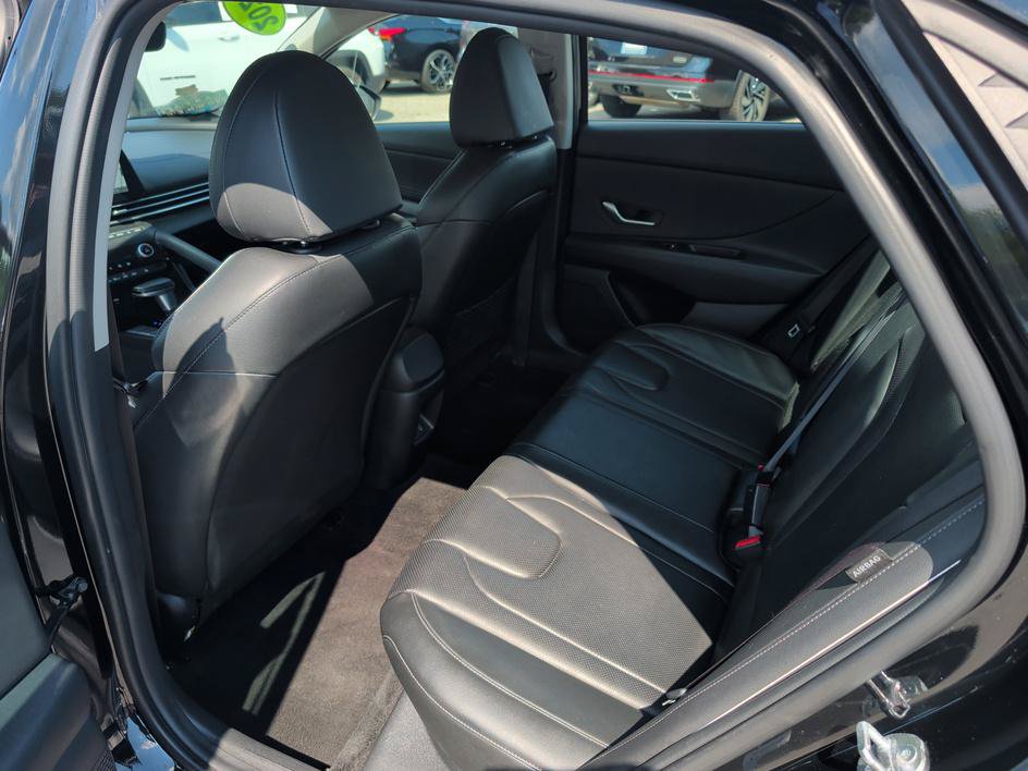 Used 2025 Hyundai Elantra Limited FWD image 9