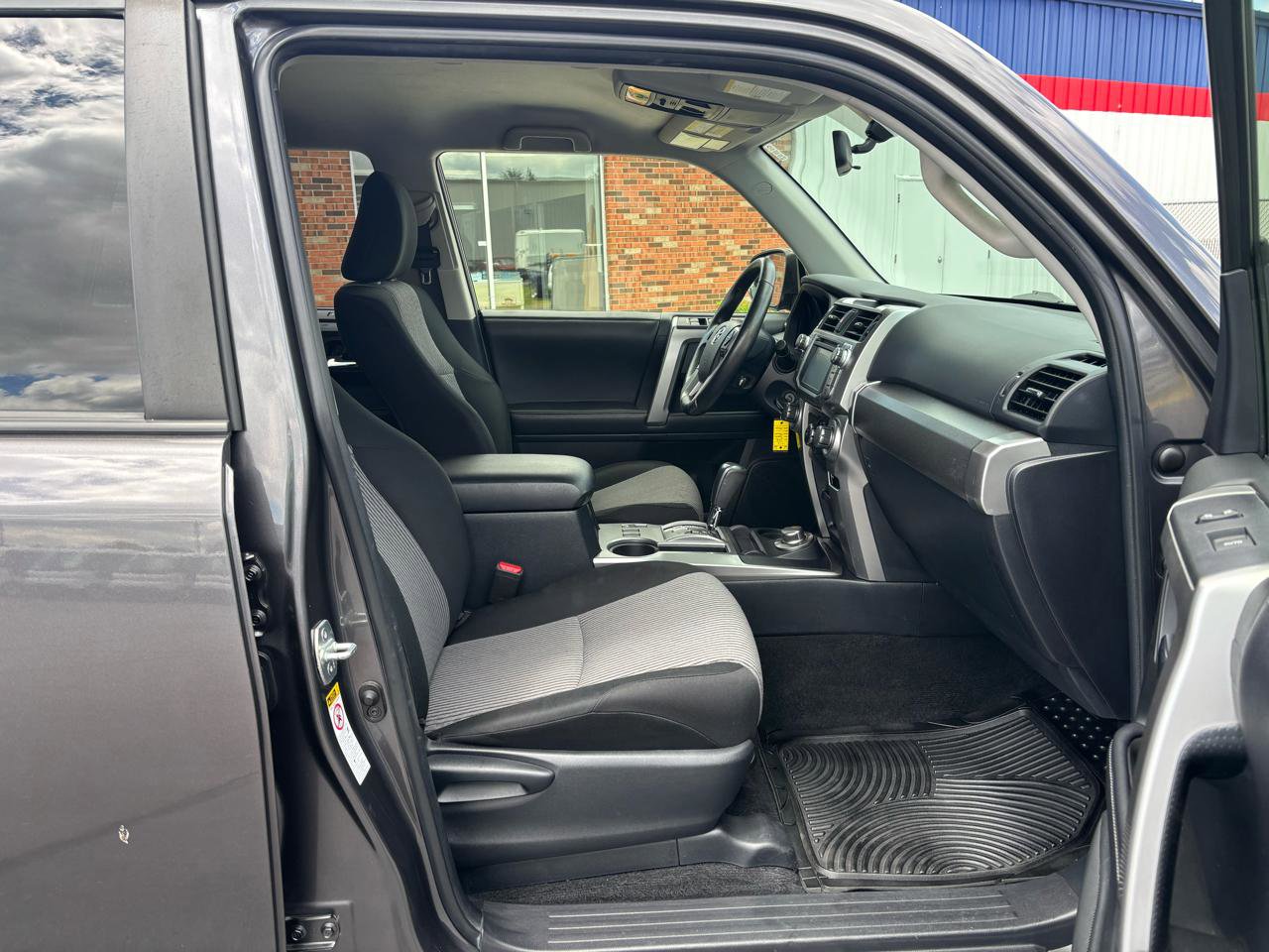 Used 2018 Toyota 4Runner SR5 AWD/4WD image 16