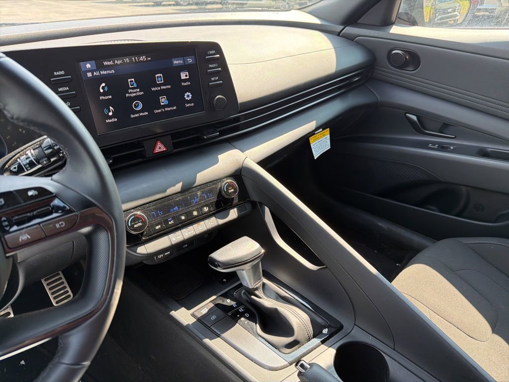 Certified 2025 Hyundai Elantra Sport image 26