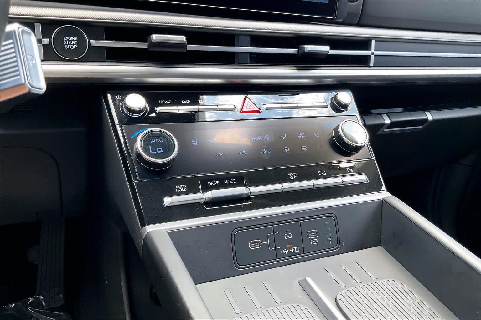 Used 2024 Hyundai Santa Fe SEL FWD image 31