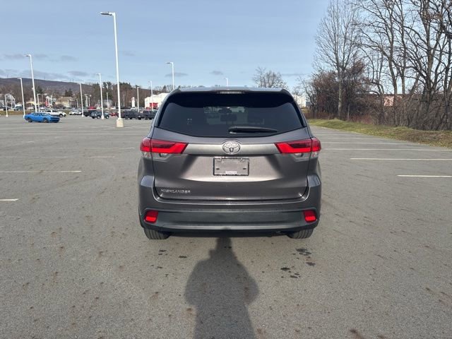 Used 2019 Toyota Highlander LE image 4