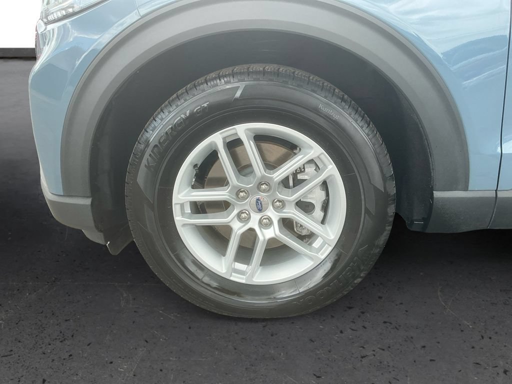 Used 2025 Ford Explorer Active RWD image 13