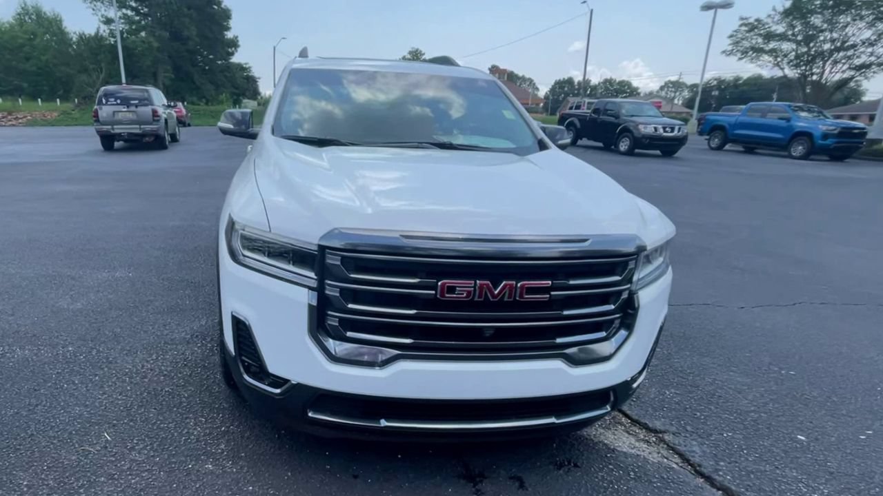 Used 2023 GMC Acadia AT4 w/ Technology Package AWD/4WD image 3