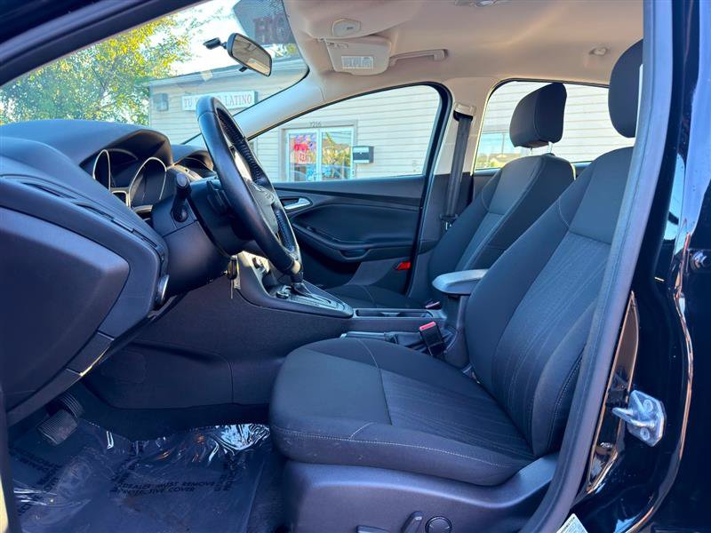 Used 2016 Ford Focus SE w/ SE Sport Package FWD image 15