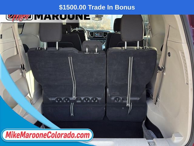 Used 2023 Chrysler Voyager LX image 7
