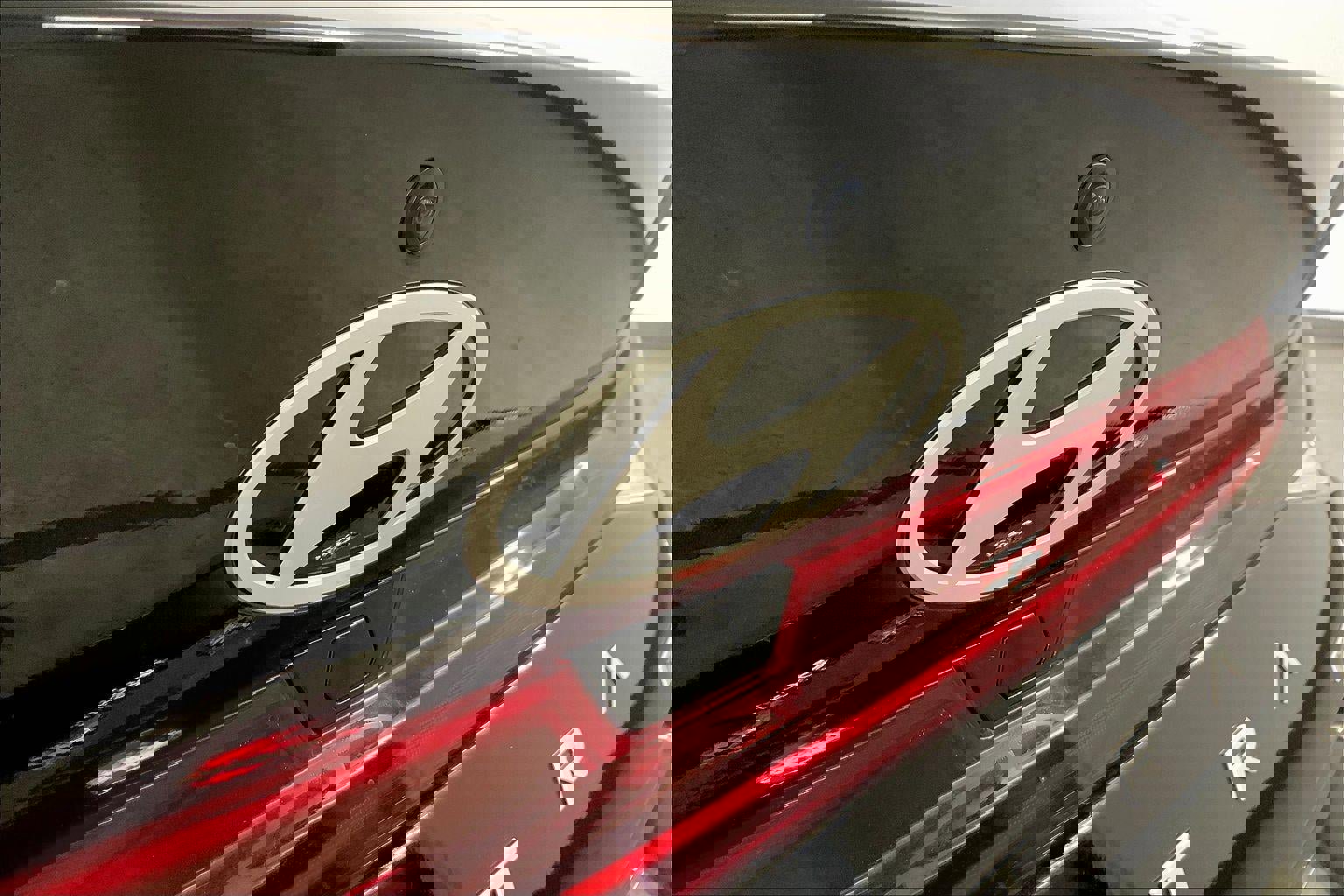 Used 2025 Hyundai Elantra Limited image 30