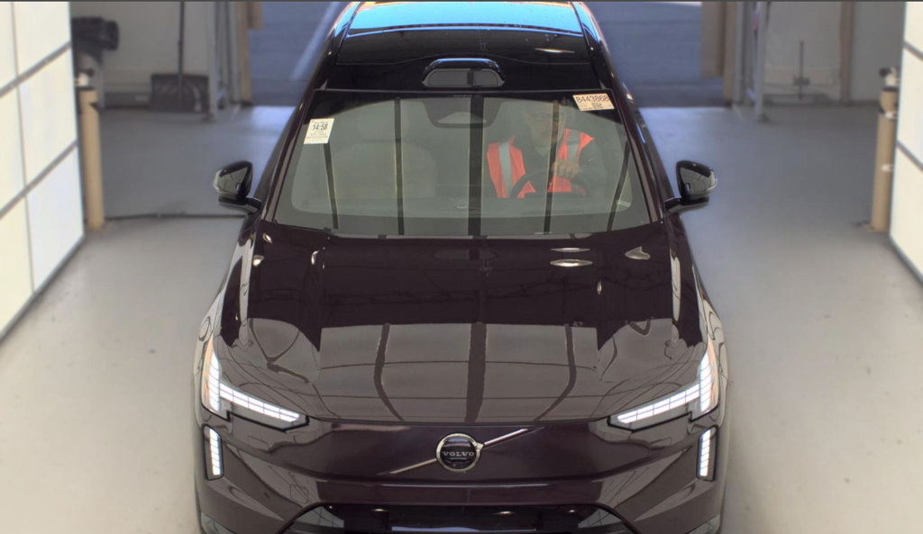 Certified 2025 Volvo EX90 Ultra w/ Protection Package Premier AWD/4WD image 3